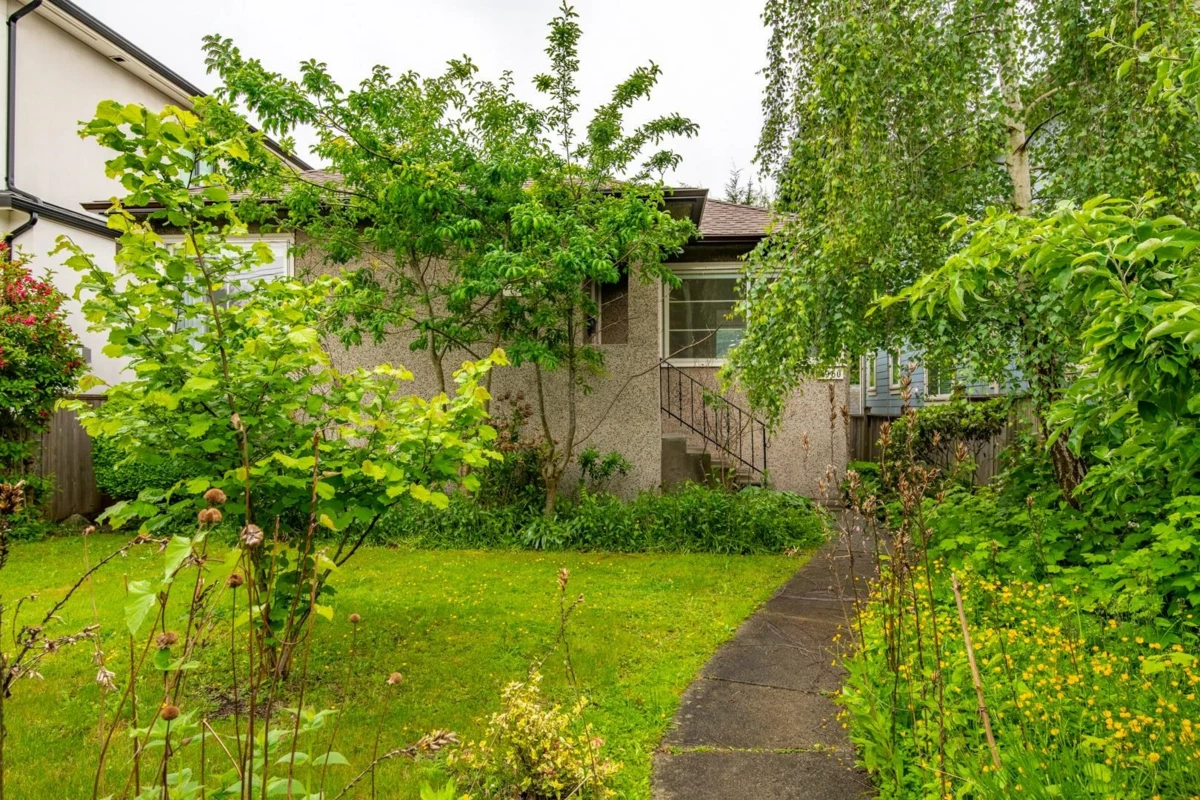 Living Room Photo of 2960 W 41st Avenue, Vancouver, BC