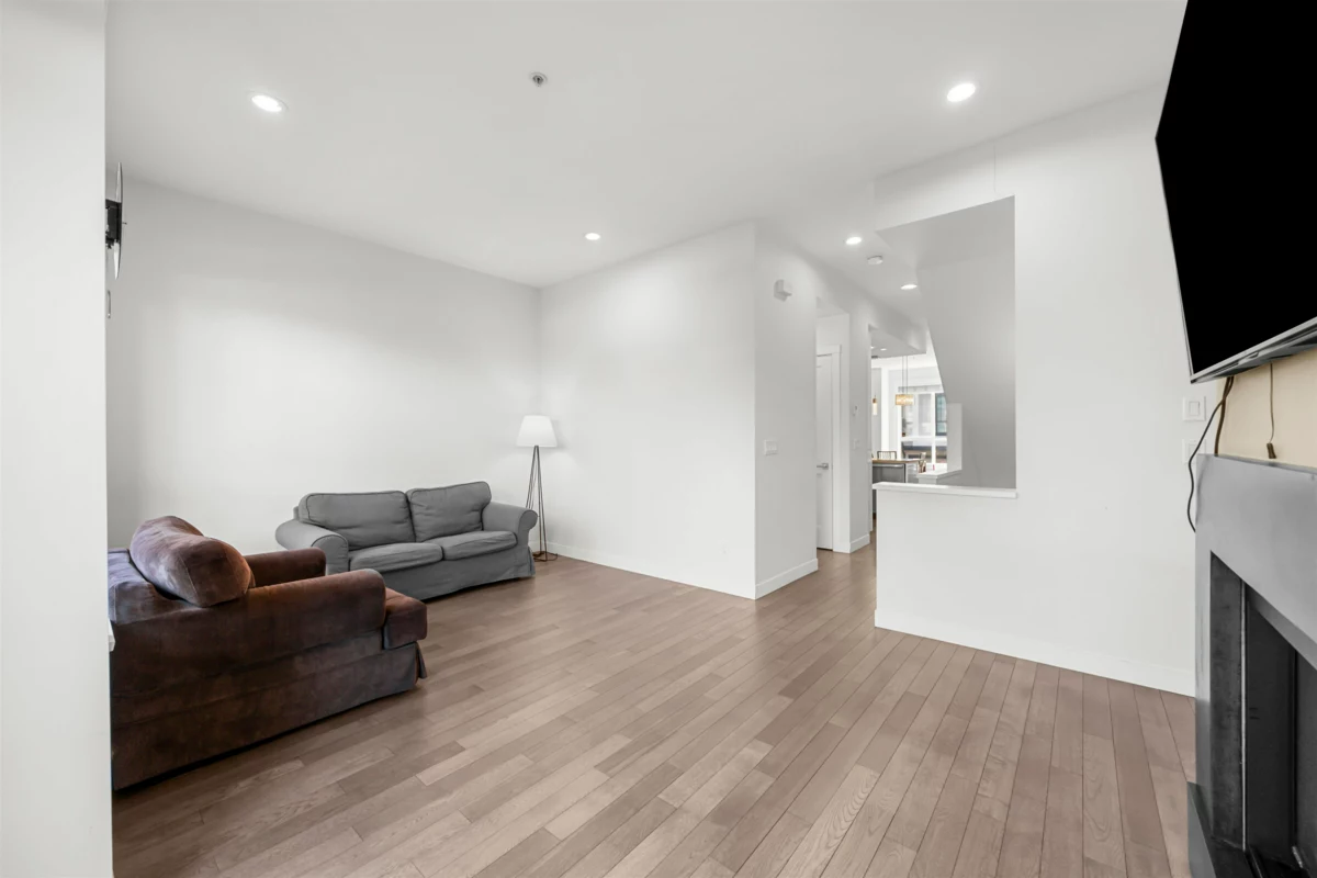 Dining Area Photo of 8 100 Wood Street, New Westminster, BC