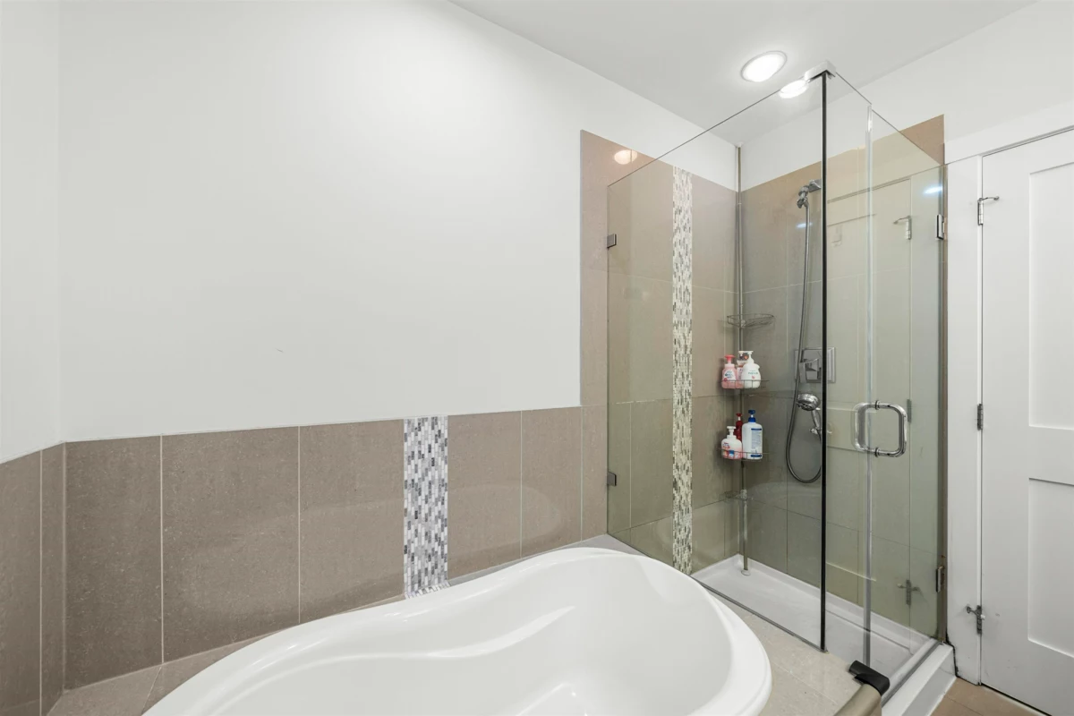 Hallway Photo of 8 100 Wood Street, New Westminster, BC