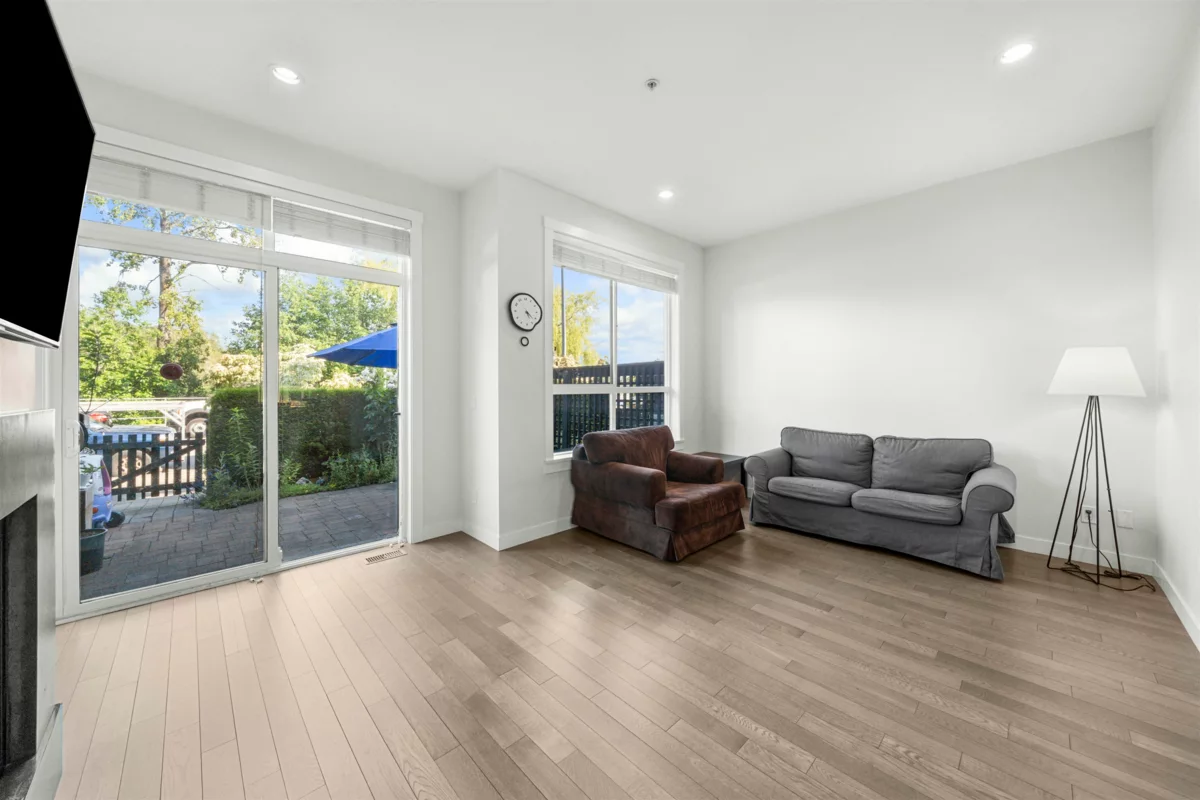 Kitchen Photo of 8 100 Wood Street, New Westminster, BC