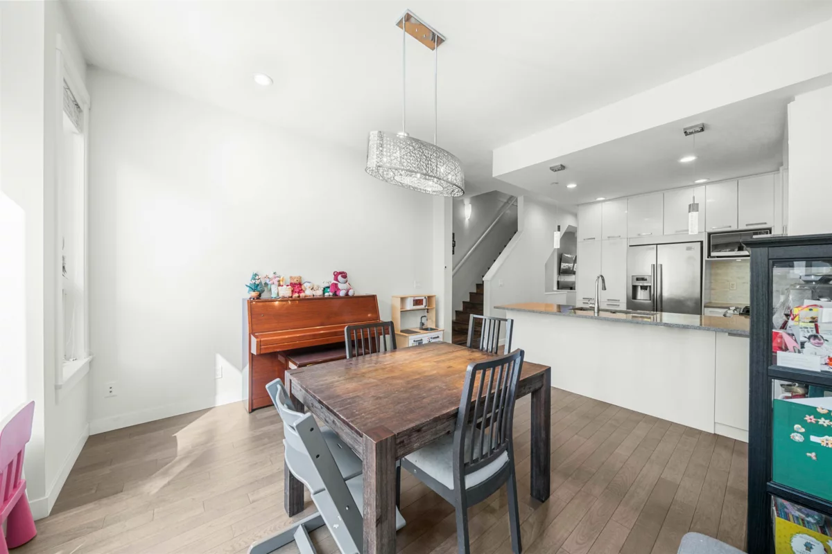 Walk-In Closet Photo of 8 100 Wood Street, New Westminster, BC