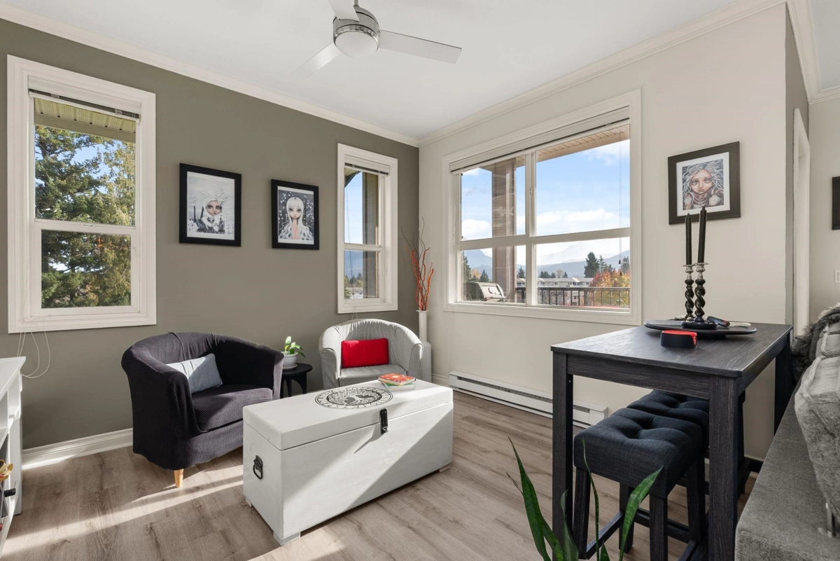 Kitchen Island Photo of 309 46053 Chilliwack Central Road, Chilliwack, BC