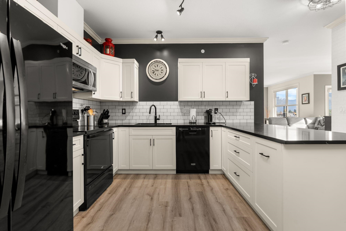 Primary Bathroom Photo of 309 46053 Chilliwack Central Road, Chilliwack, BC