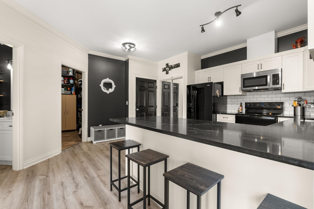 Primary Bedroom Photo of 309 46053 Chilliwack Central Road, Chilliwack, BC