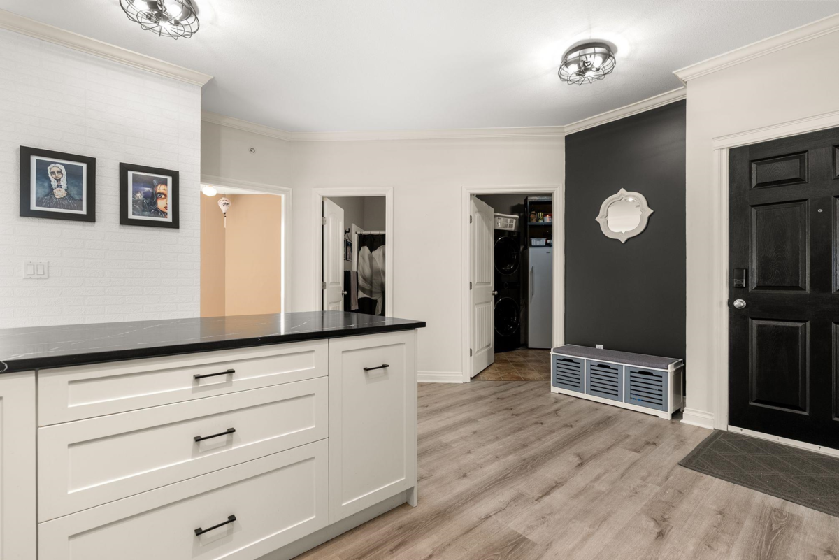 Walk-In Closet Photo of 309 46053 Chilliwack Central Road, Chilliwack, BC