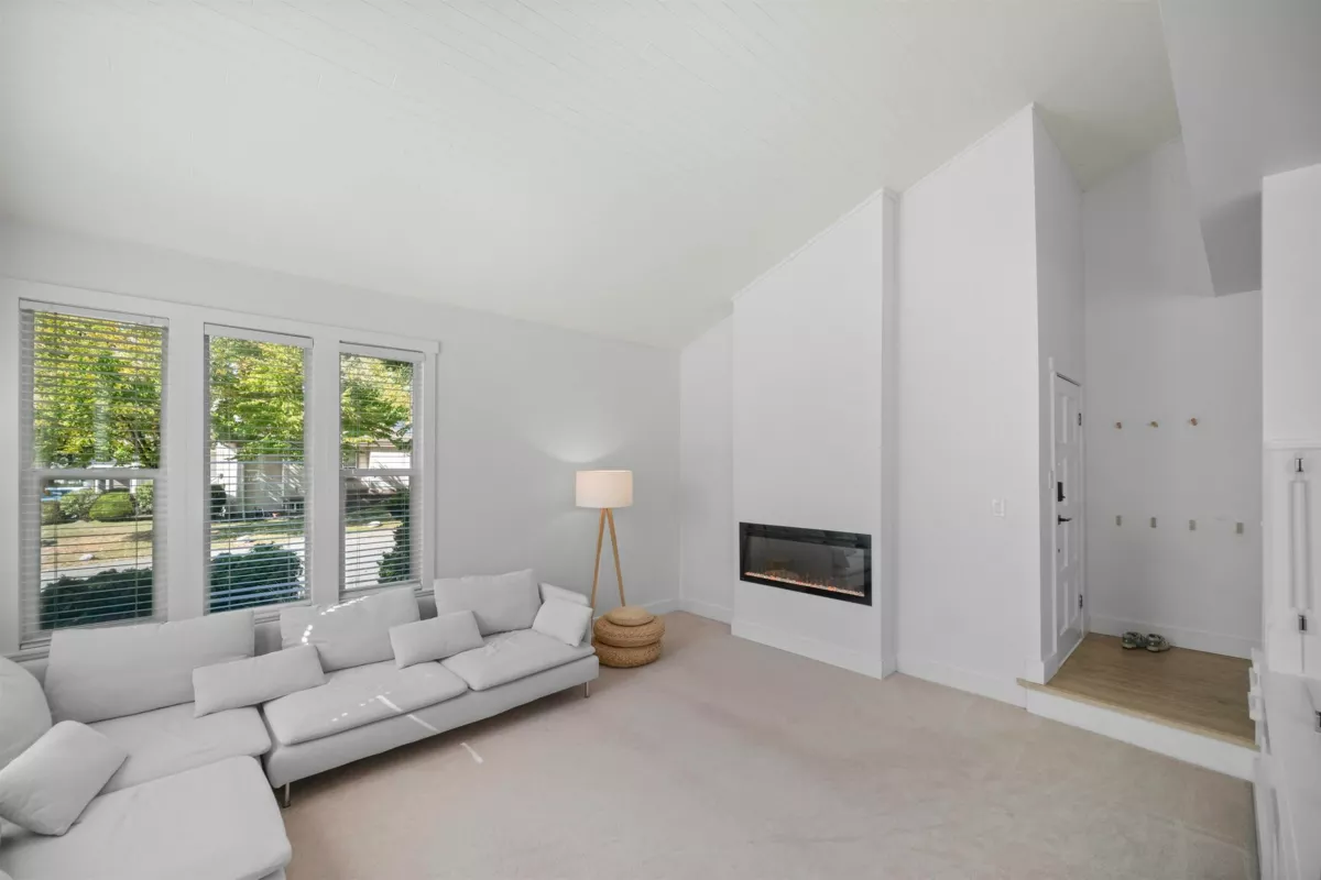 Kitchen Photo of 5786 Aberdeen Street, Surrey, BC