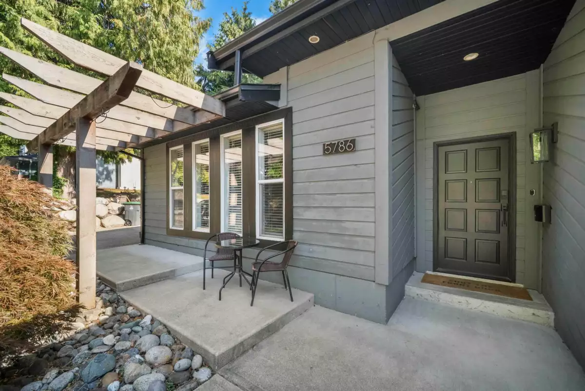 Living Room Photo of 5786 Aberdeen Street, Surrey, BC