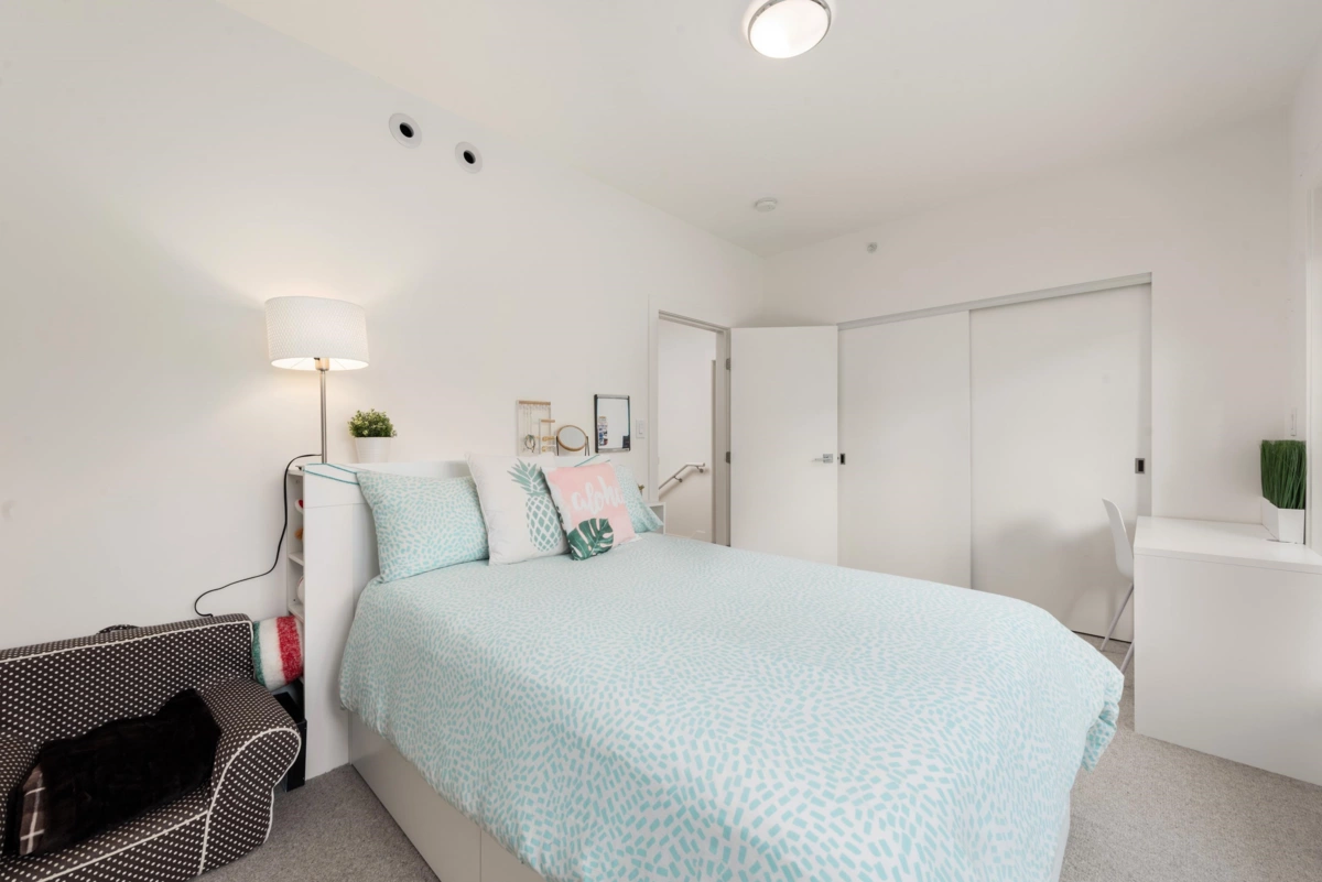 Basement Recreation Room Photo of 3 3595 Salal Drive, North Vancouver, BC