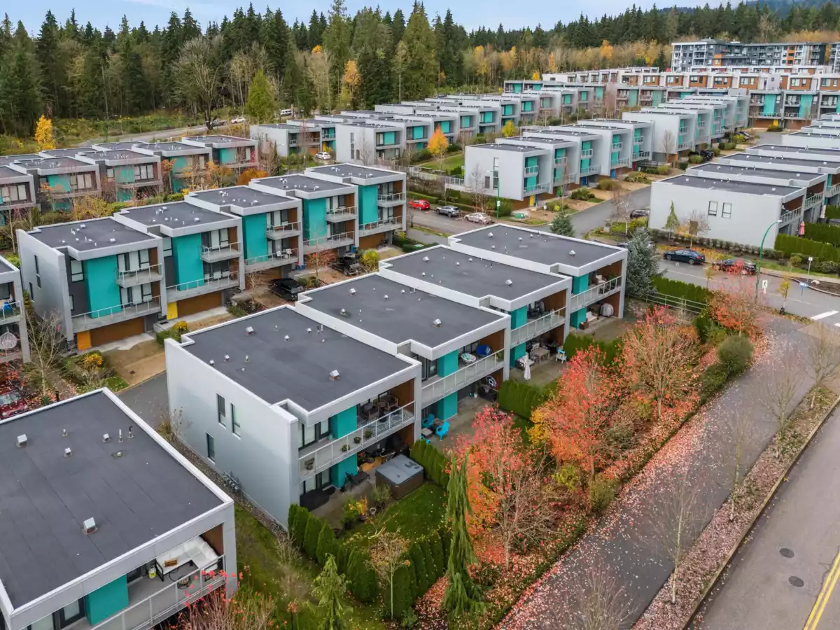 Entry Foyer Photo of 3 3595 Salal Drive, North Vancouver, BC