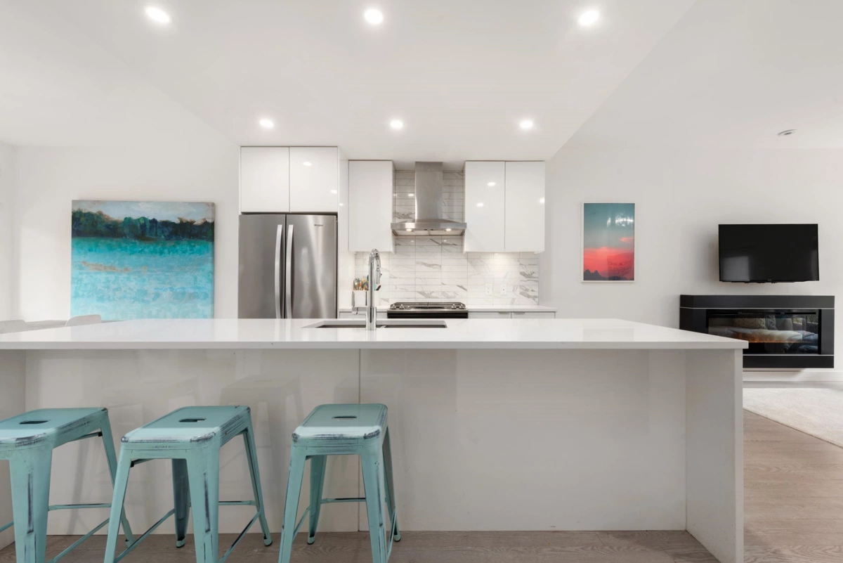 Kitchen Photo of 3 3595 Salal Drive, North Vancouver, BC
