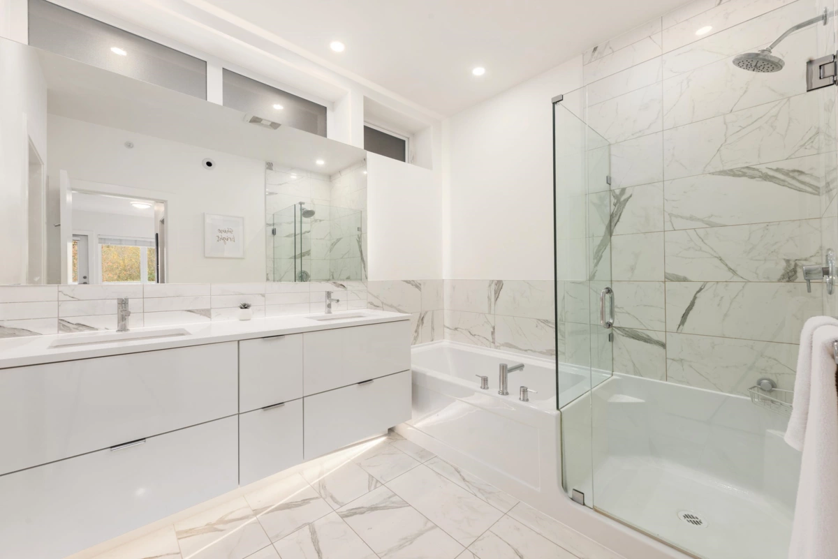 Laundry Room Photo of 3 3595 Salal Drive, North Vancouver, BC