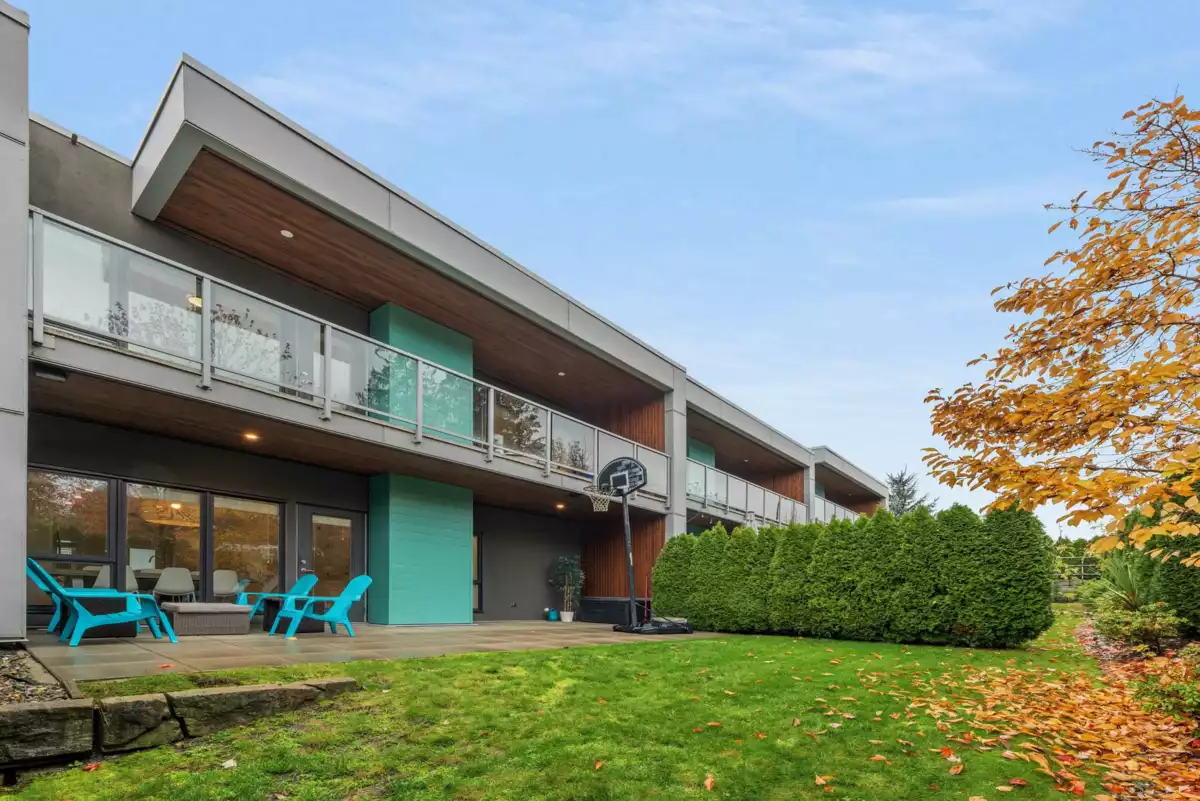 Living Room Photo of 3 3595 Salal Drive, North Vancouver, BC