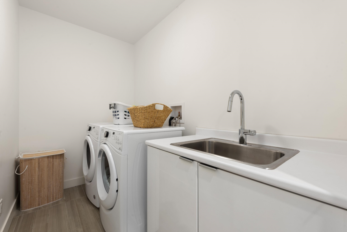 Loft / Bonus Room Photo of 3 3595 Salal Drive, North Vancouver, BC