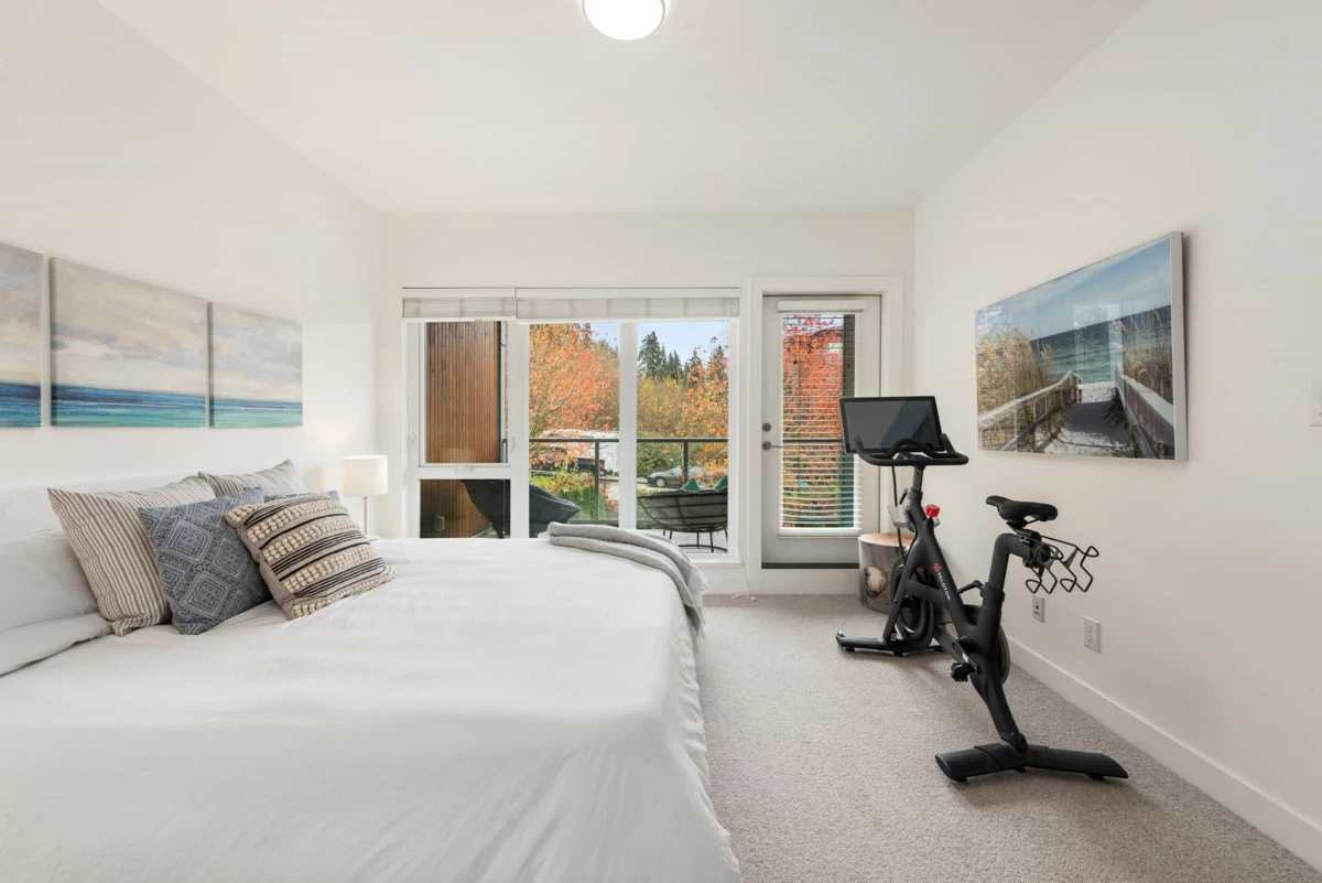 Primary Bedroom Photo of 3 3595 Salal Drive, North Vancouver, BC