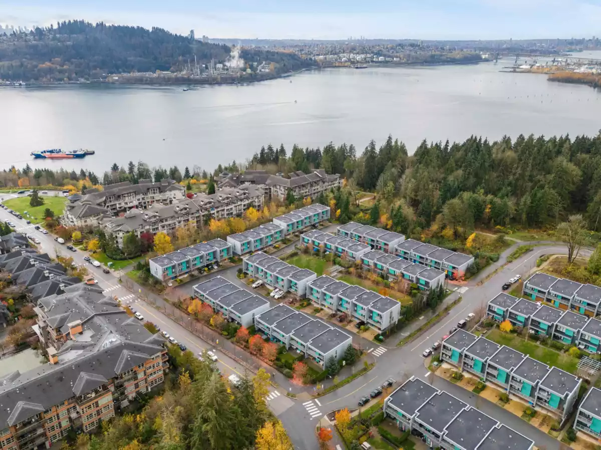 Walk-In Closet Photo of 3 3595 Salal Drive, North Vancouver, BC