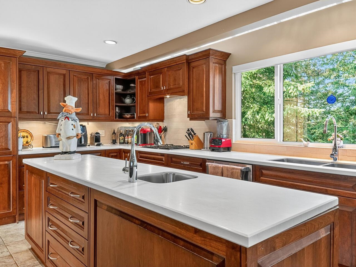 Family Room Photo of 5302 Westhaven Wynd, West Vancouver, BC