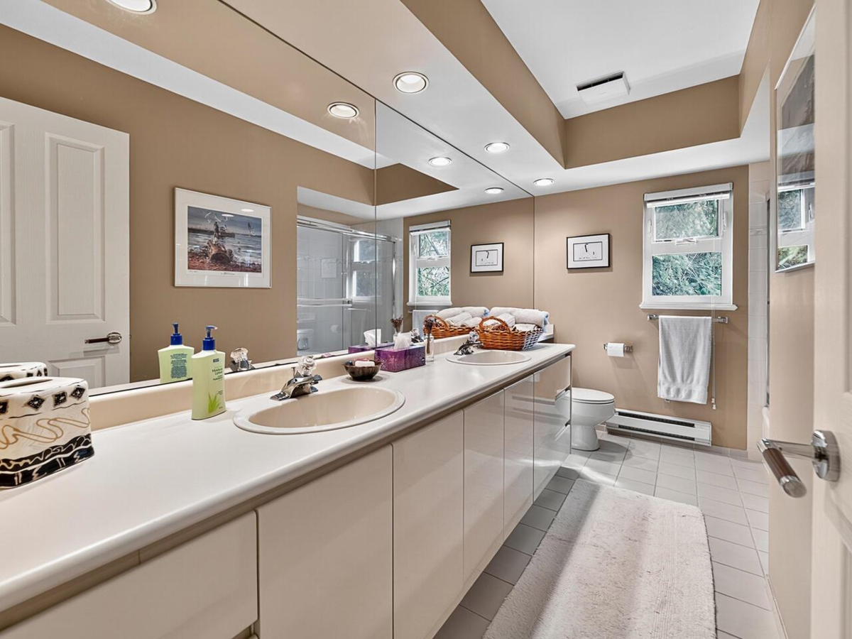 Mudroom Photo of 5302 Westhaven Wynd, West Vancouver, BC