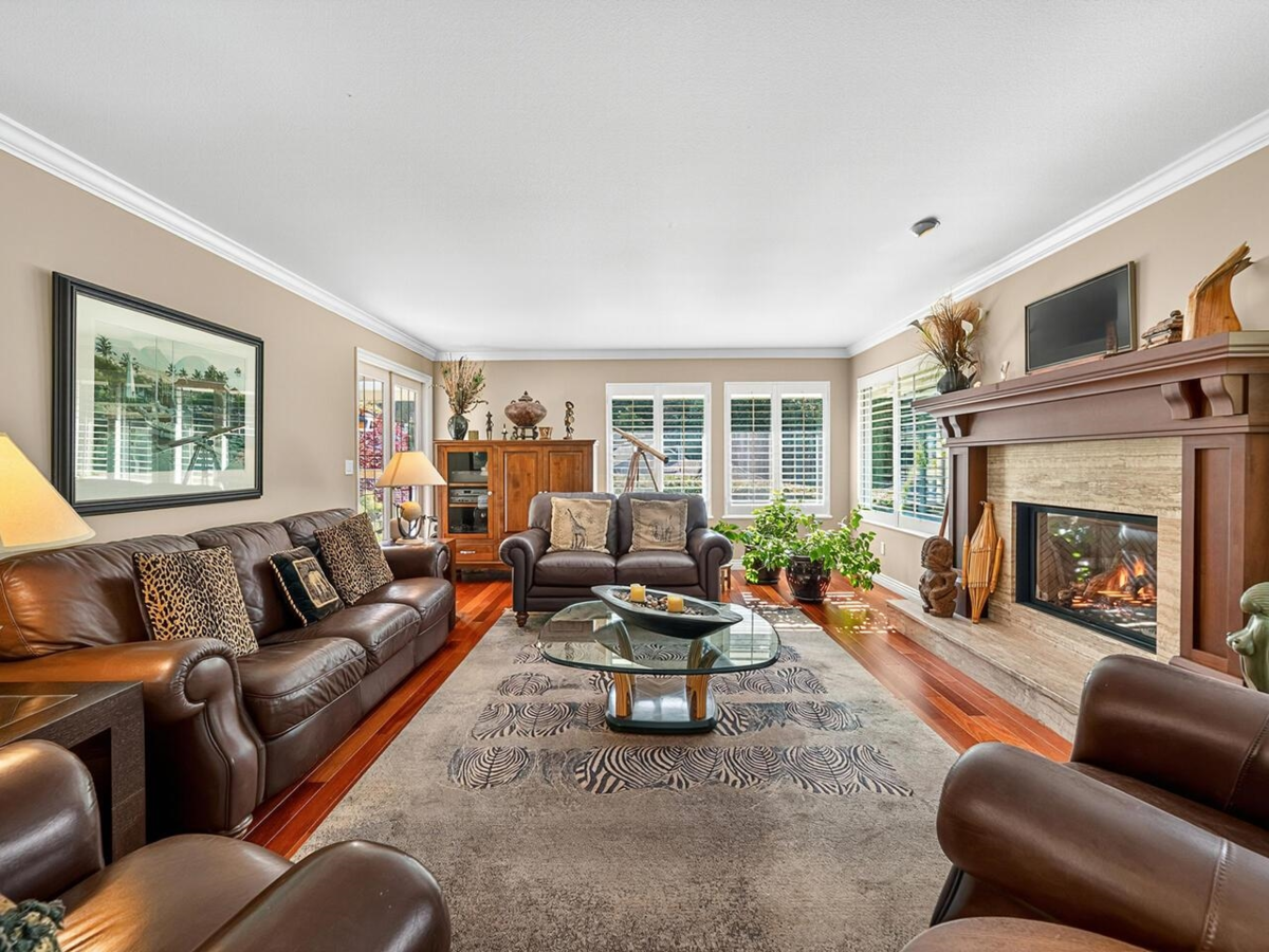 Walk-In Closet Photo of 5302 Westhaven Wynd, West Vancouver, BC