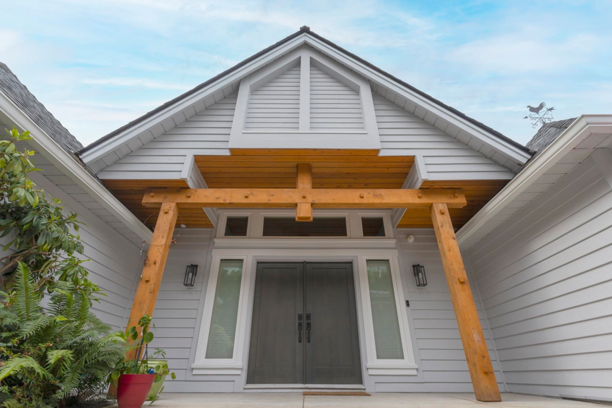 Hallway Photo of 42 Sweetwater Place, Lions Bay, BC