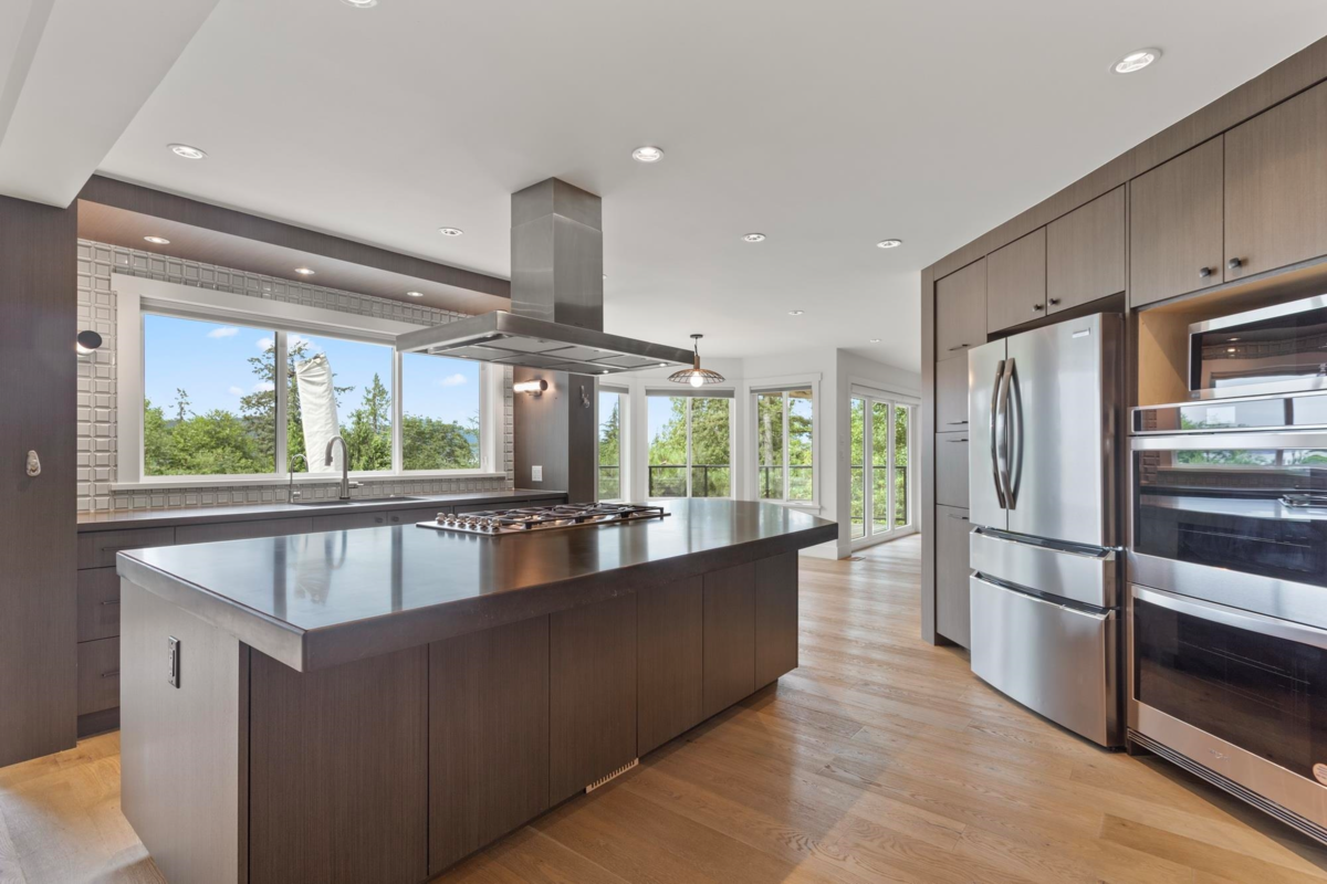 Kitchen Photo of 42 Sweetwater Place, Lions Bay, BC