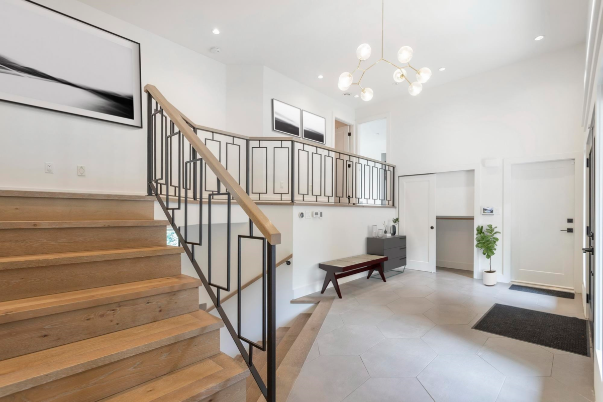 Walk-In Closet Photo of 42 Sweetwater Place, Lions Bay, BC