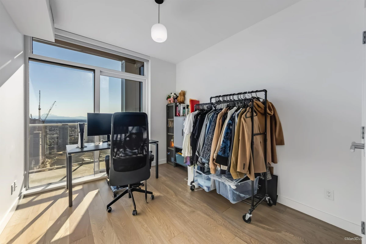 Walk-In Closet Photo of 4709 6000 Mckay Avenue, Burnaby, BC