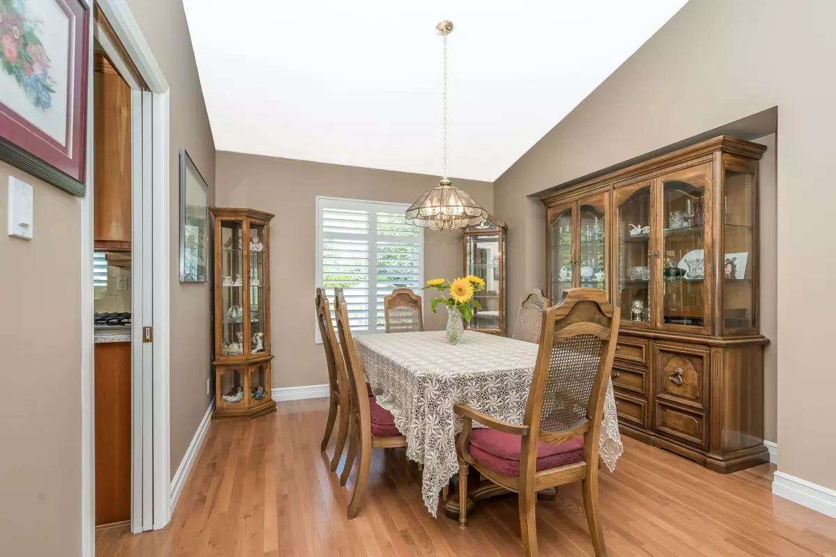 Guest Bathroom Photo of 15475 Kilmore Court, Surrey, BC