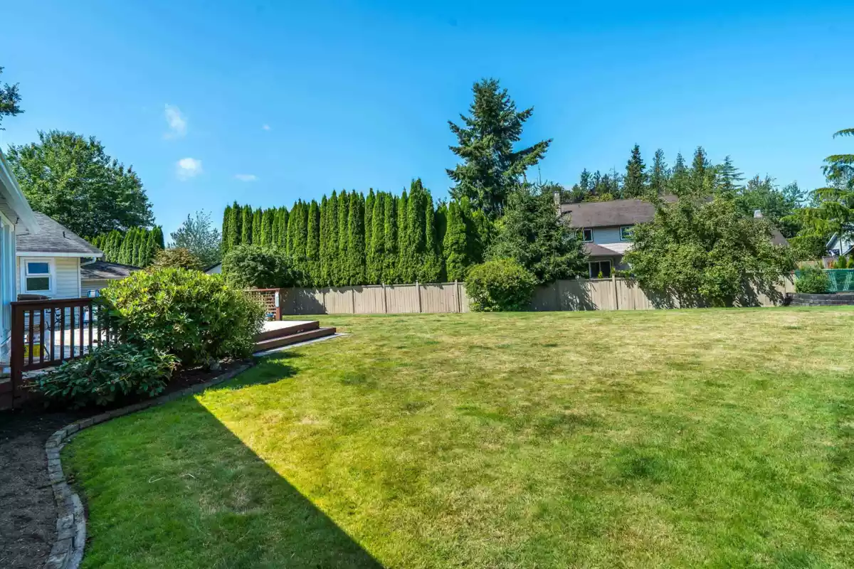 Kitchen Island Photo of 15475 Kilmore Court, Surrey, BC
