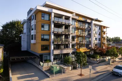 406 1519 Crown Street, North Vancouver, BC, North Vancouver — Apartment/Condo for sale