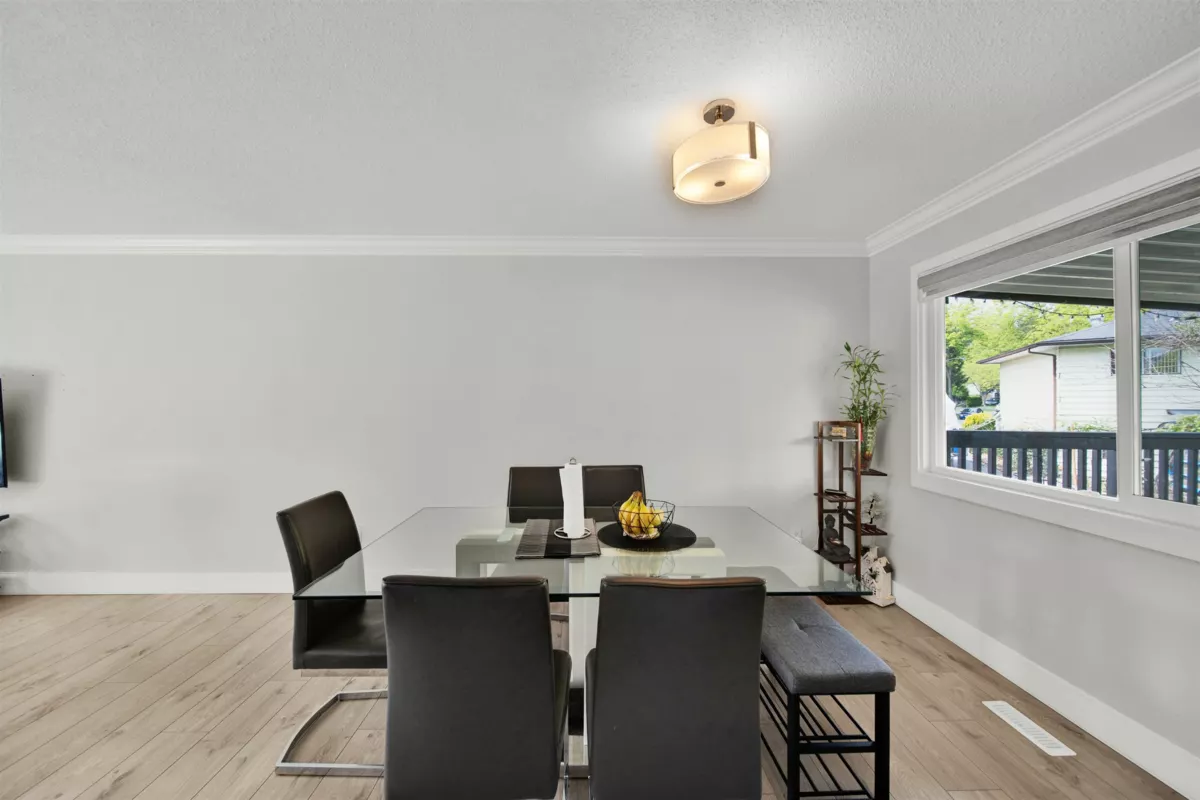 Breakfast Nook Photo of 9088 146a Street, Surrey, BC