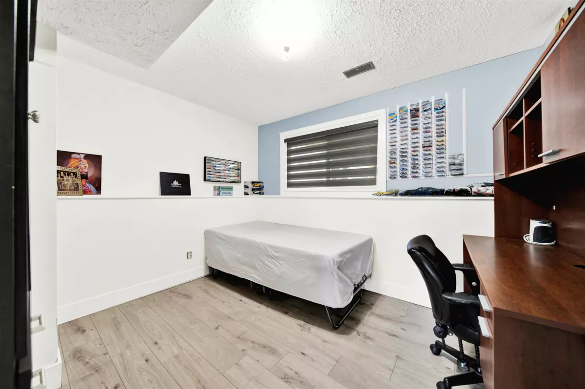 Entry Foyer Photo of 9088 146a Street, Surrey, BC