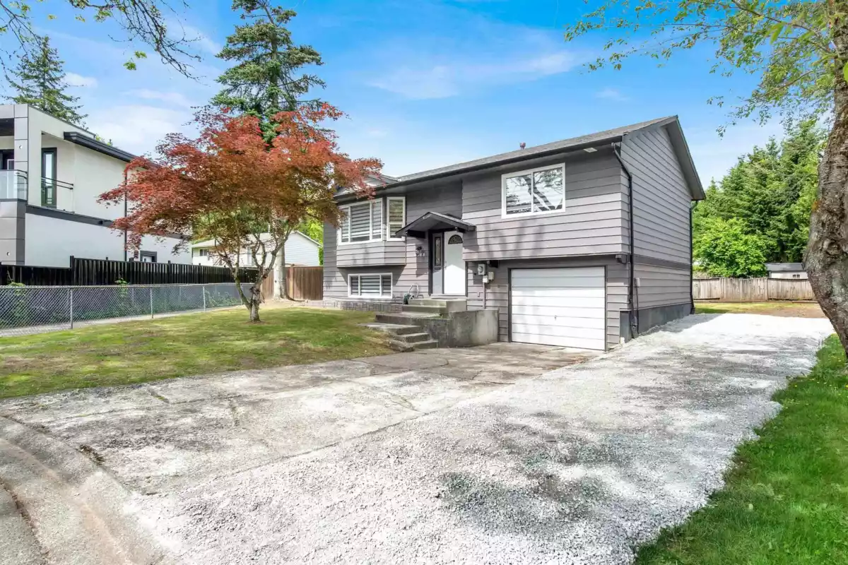 Living Room Photo of 9088 146a Street, Surrey, BC