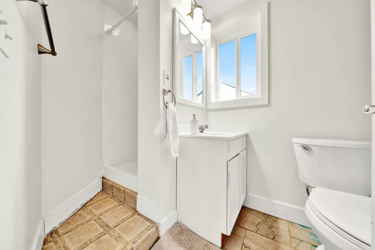 Mudroom Photo of 9088 146a Street, Surrey, BC