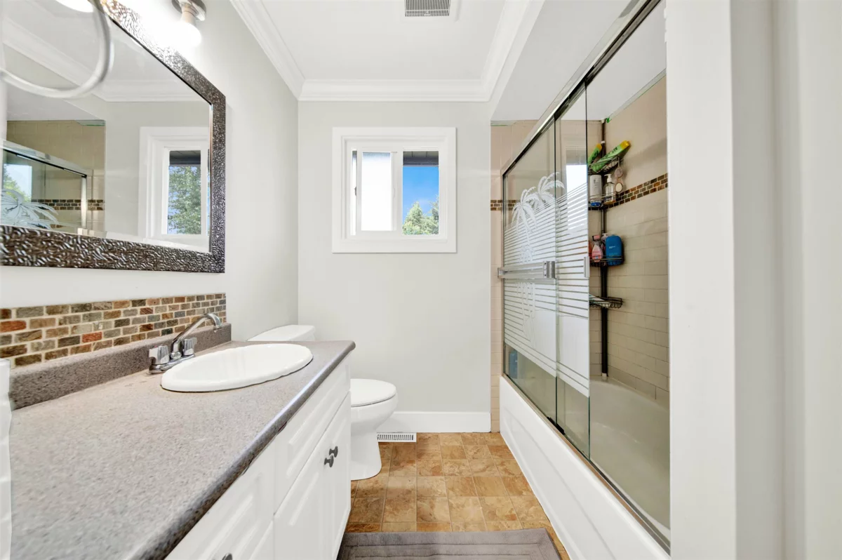 Powder Room Photo of 9088 146a Street, Surrey, BC