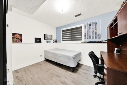 Entry Foyer Photo of 9088 146a Street, Surrey, BC