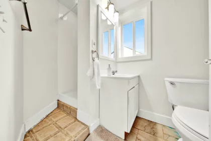 Mudroom Photo of 9088 146a Street, Surrey, BC