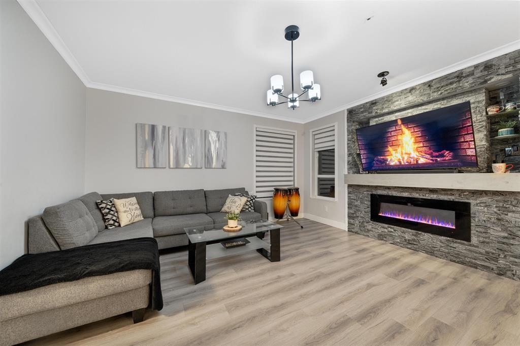 Family Room Photo of 19461 62 Avenue, Surrey, BC