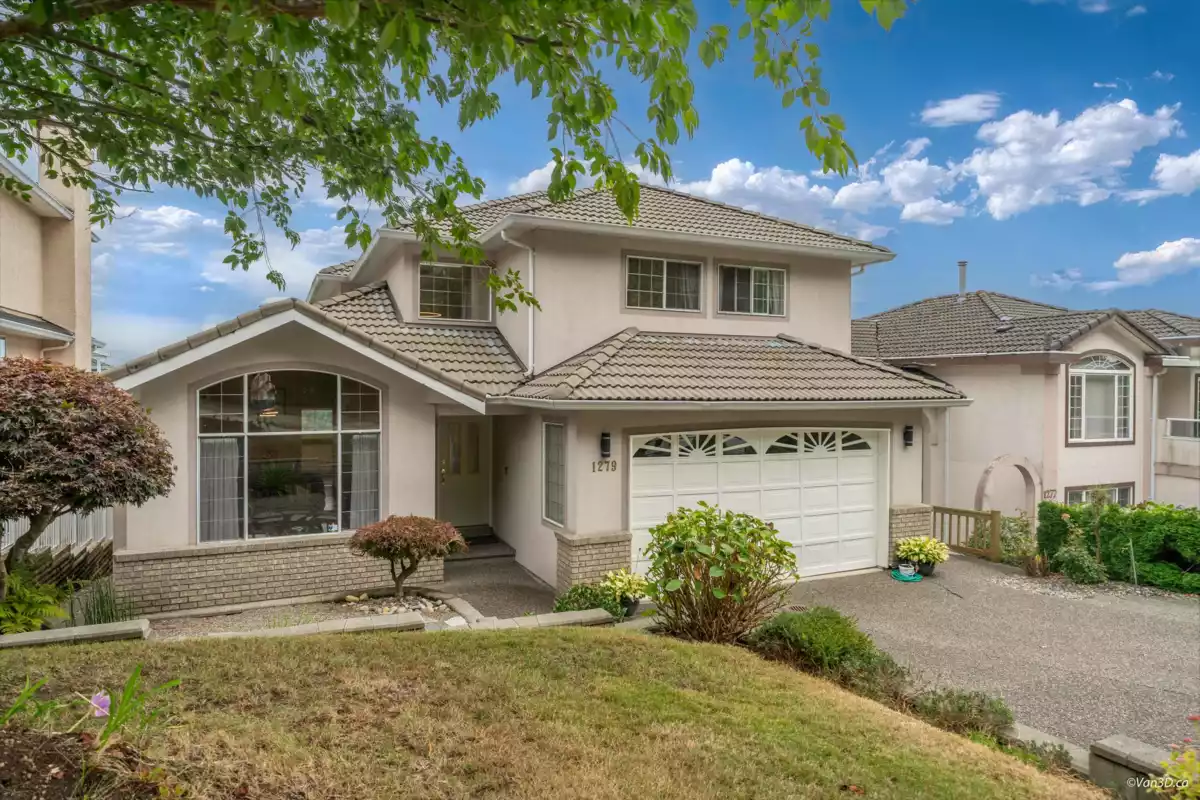 Kitchen Island Photo of 1279 Erskine Street, Coquitlam, BC