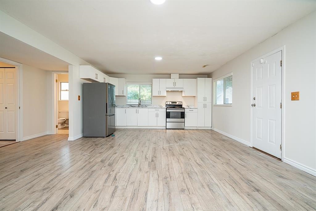 Guest Bathroom Photo of 12466 231b Street, Maple Ridge, BC