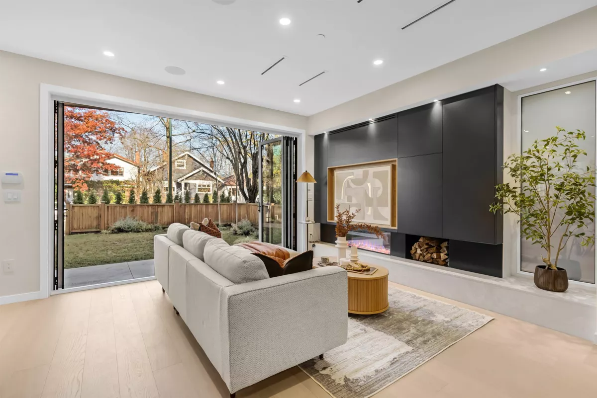 Family Room Photo of 1 2764 W 14th Avenue, Vancouver, BC