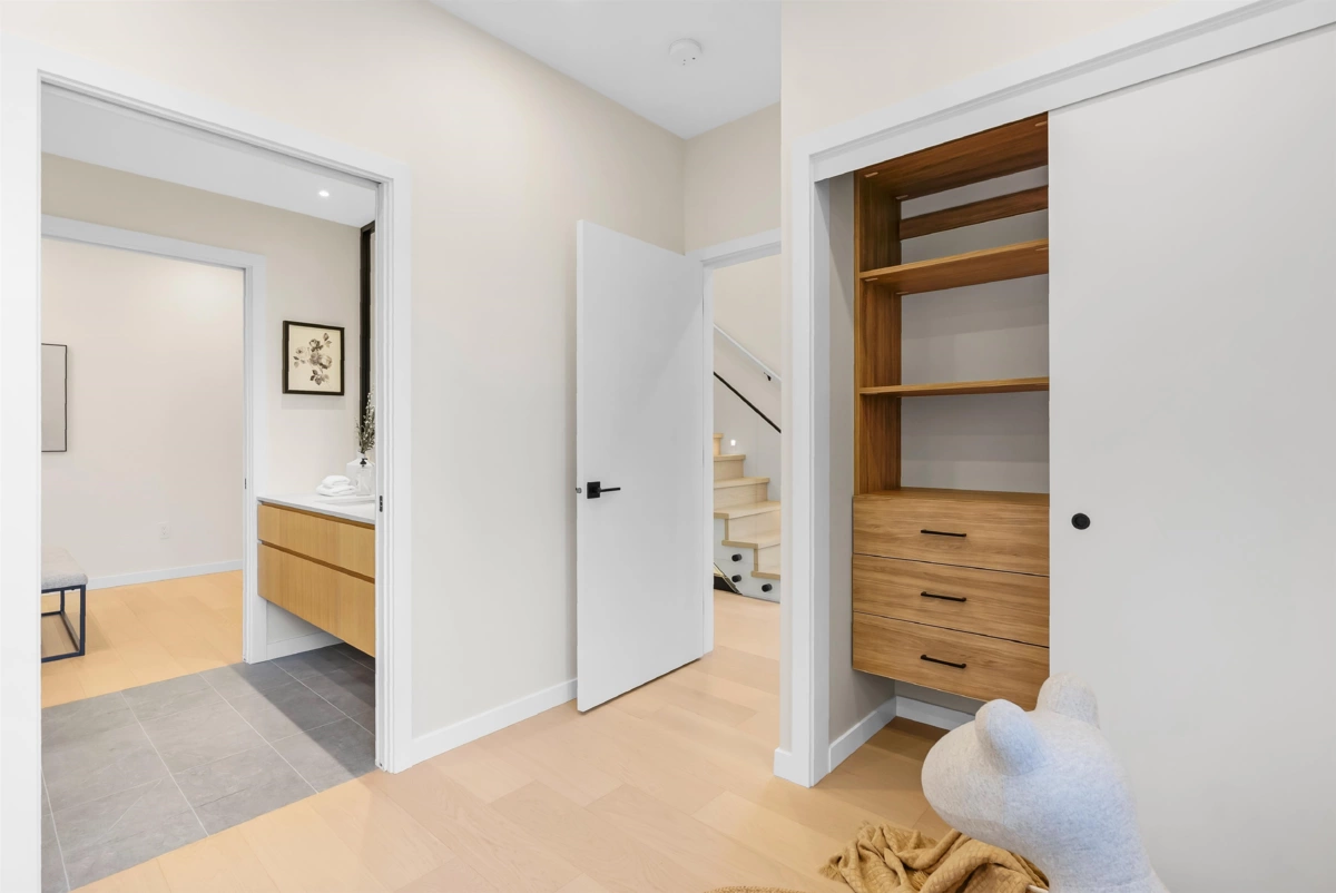 Laundry Room Photo of 1 2764 W 14th Avenue, Vancouver, BC