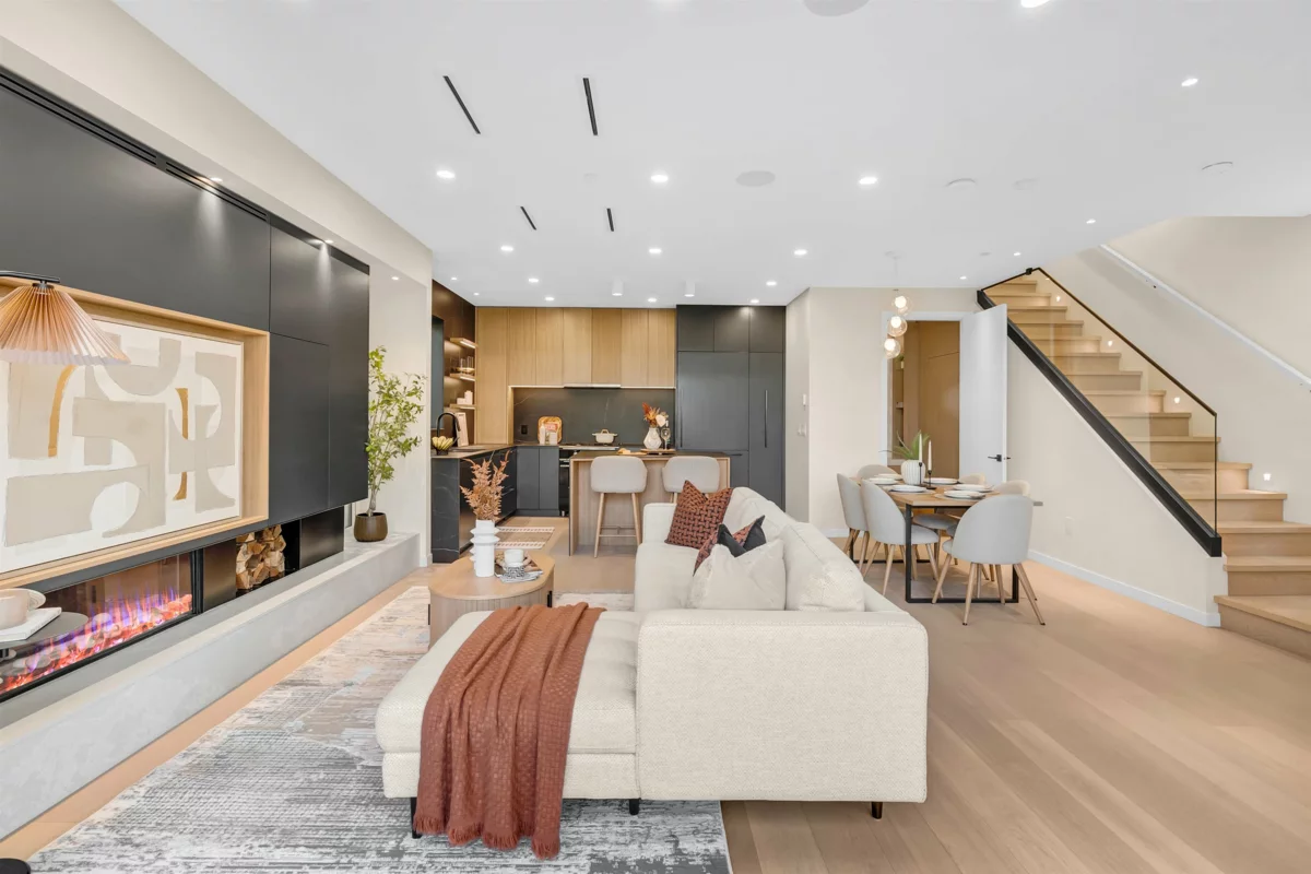 Living Room Photo of 1 2764 W 14th Avenue, Vancouver, BC