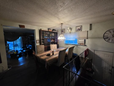 Kitchen Island Photo of 9072 187th Street, Surrey, BC