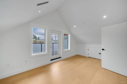 Hot Tub / Spa Photo of 2 4463 Walden Street, Vancouver, BC