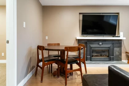 Entry Foyer Photo of 10975 Partridge Crescent, Surrey, BC