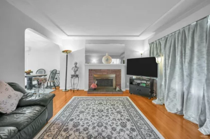 Living Room Photo of 917 Ladner Street, New Westminster, BC