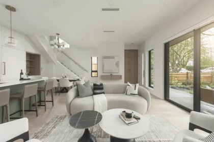 Front exterior of 1 476 E 20th Avenue, Vancouver, BC