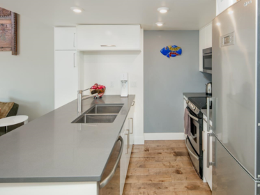 Kitchen Island Photo of 714 22 E Cordova Street, Vancouver, BC