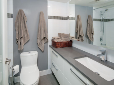 Primary Bathroom Photo of 714 22 E Cordova Street, Vancouver, BC