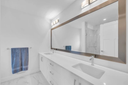 Laundry Room Photo of 16549 21 Avenue, Surrey, BC
